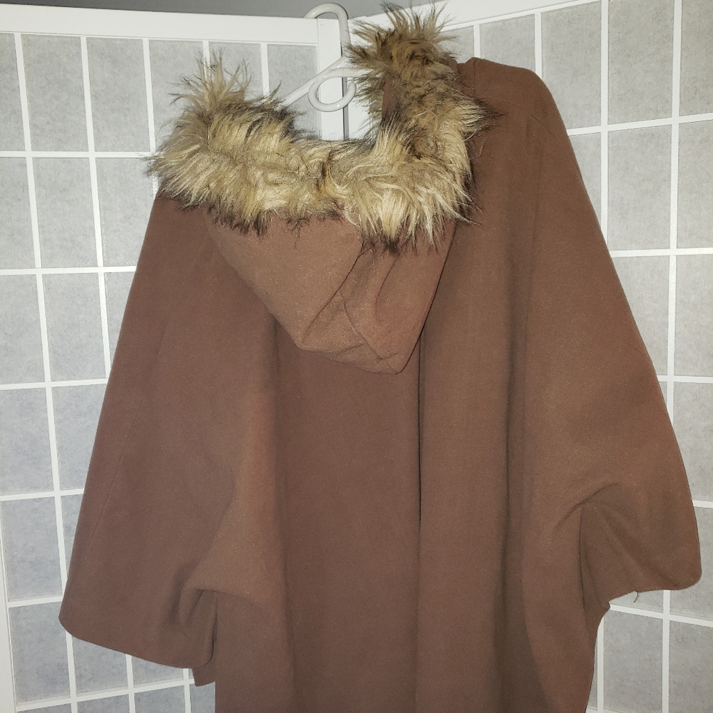Hooded Poncho - Picture 4 of 4